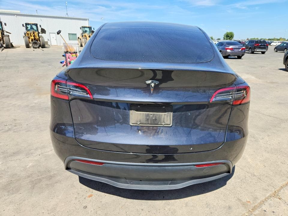 2024 TESLA MODEL Y 6