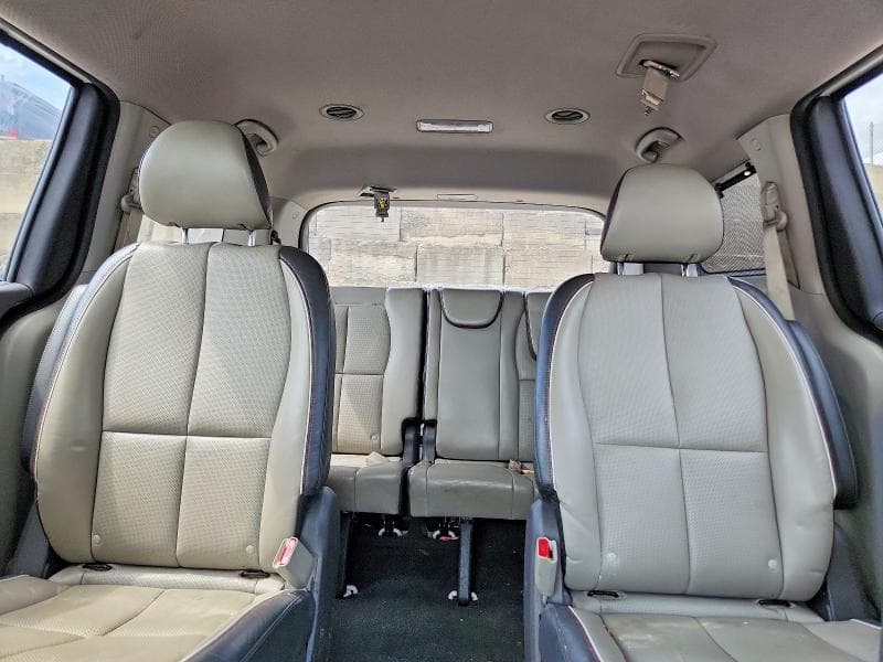 2017 KIA SEDONA LX 10