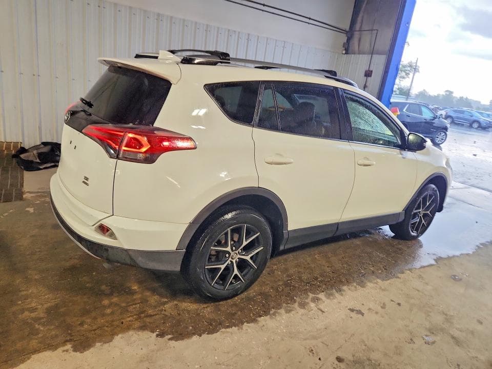 2018 TOYOTA RAV4 SE 3
