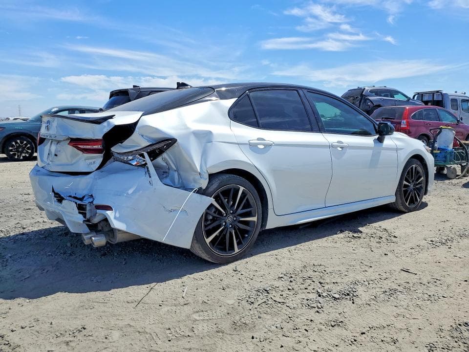 2019 TOYOTA CAMRY XSE 3