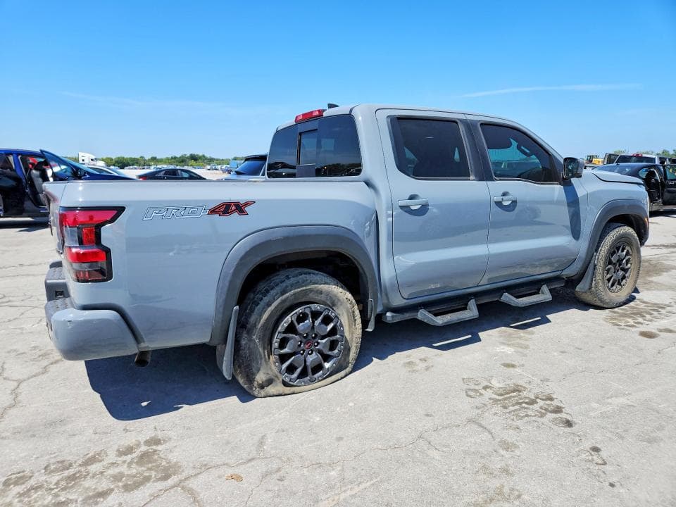 2023 NISSAN FRONTIER PRO-4X 3