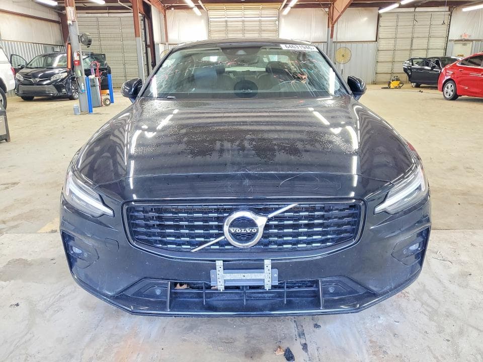 2022 VOLVO S60 B5 MOMENTUM 5