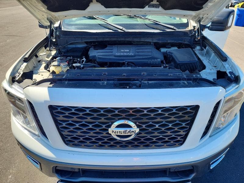 2017 NISSAN TITAN PRO-4X 11