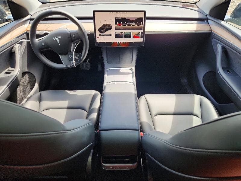 2025 TESLA MODEL Y 8