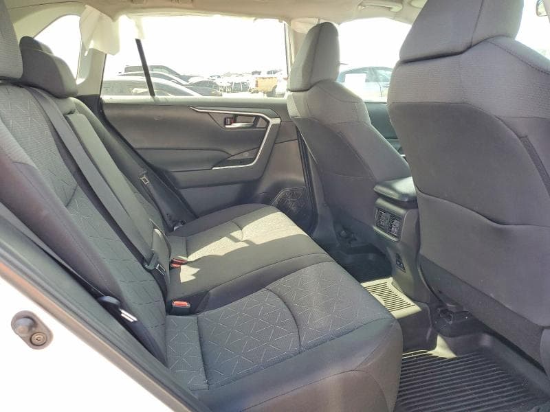 2022 TOYOTA RAV4 XLE 11