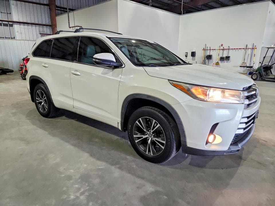 2017 TOYOTA HIGHLANDER LE PLUS 4