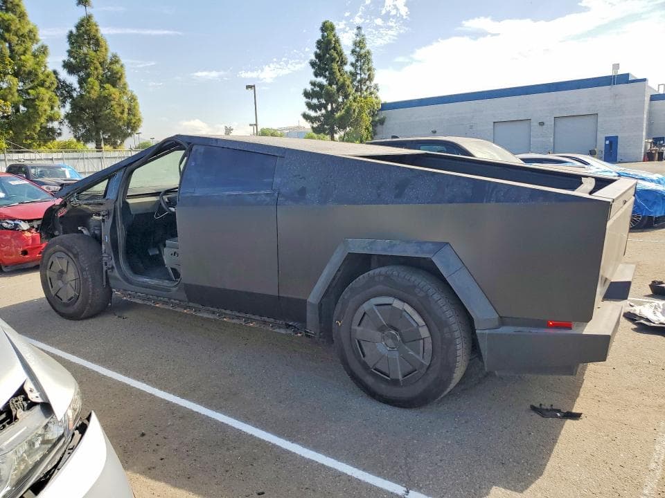 2025 TESLA CYBERTRUCK 2