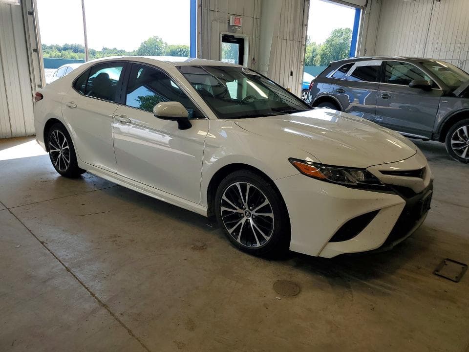 2018 TOYOTA CAMRY SE 4