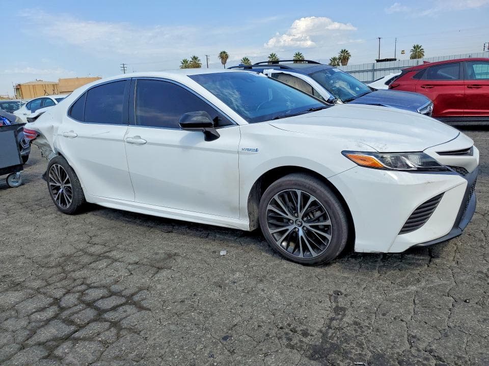 2020 TOYOTA CAMRY SE 4