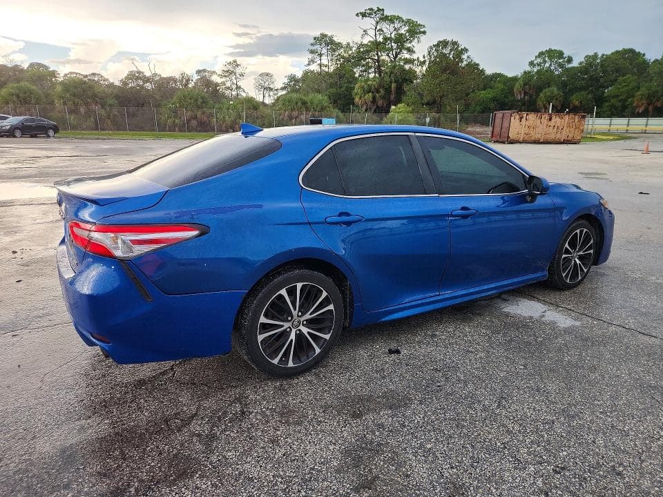 2019 TOYOTA CAMRY SE 3