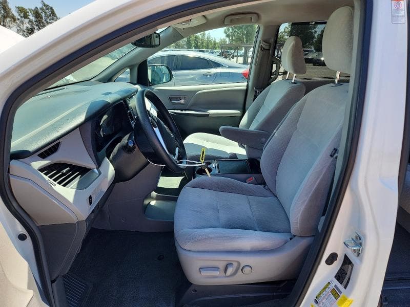 2018 TOYOTA SIENNA LE 7