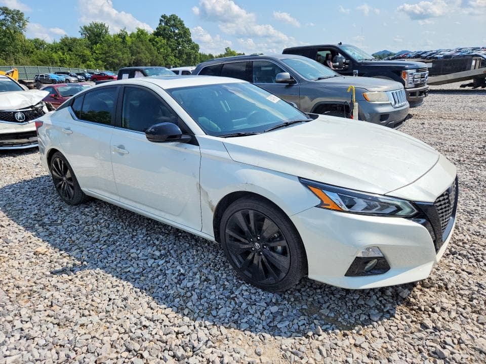 2022 NISSAN ALTIMA SR 4
