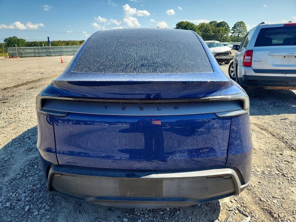 2026 TESLA MODEL Y 6