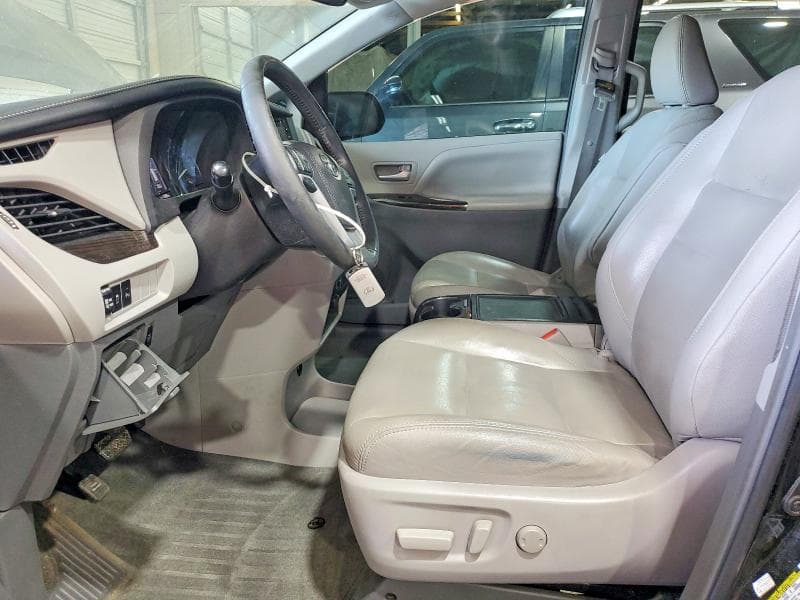2018 TOYOTA SIENNA XLE 8-PASSENGER 7