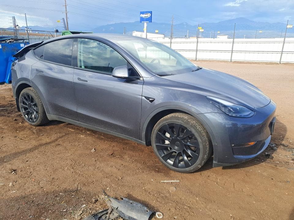2023 TESLA MODEL Y 4