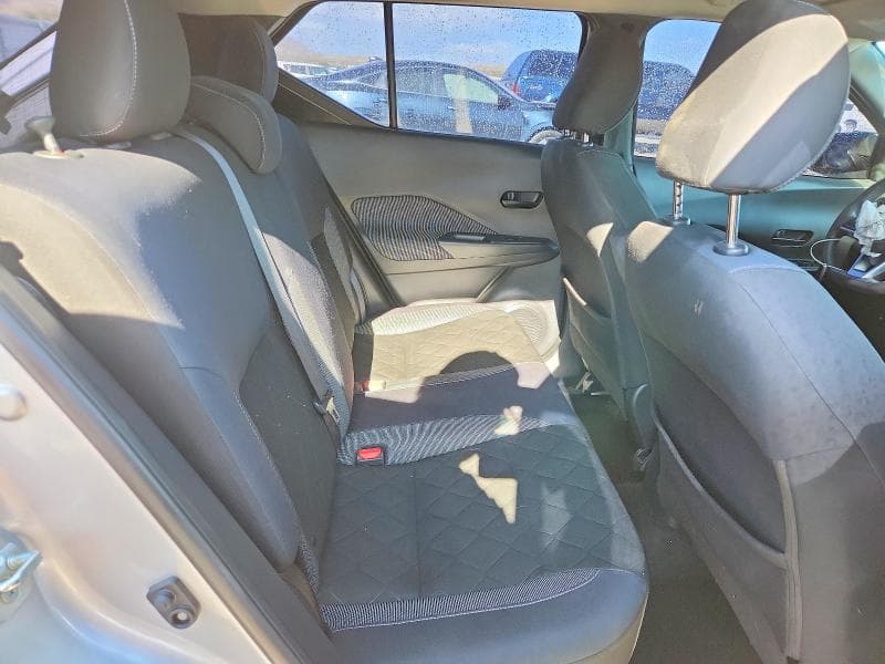 2019 NISSAN KICKS S 10