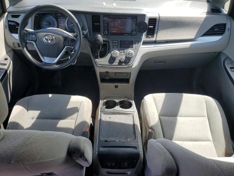 2019 TOYOTA SIENNA LE 8