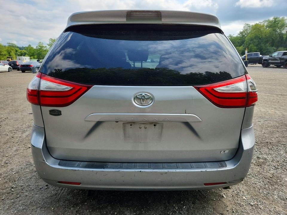 2017 TOYOTA SIENNA LE 6