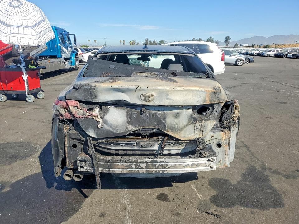 2020 TOYOTA CAMRY SE 6