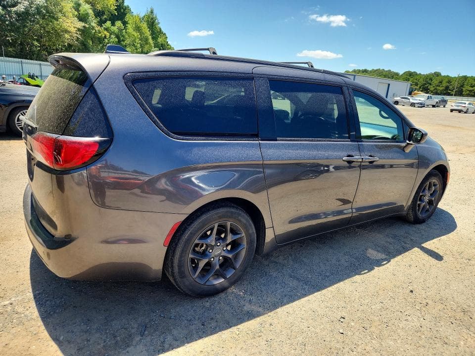 2019 CHRYSLER PACIFICA TOURING L 3