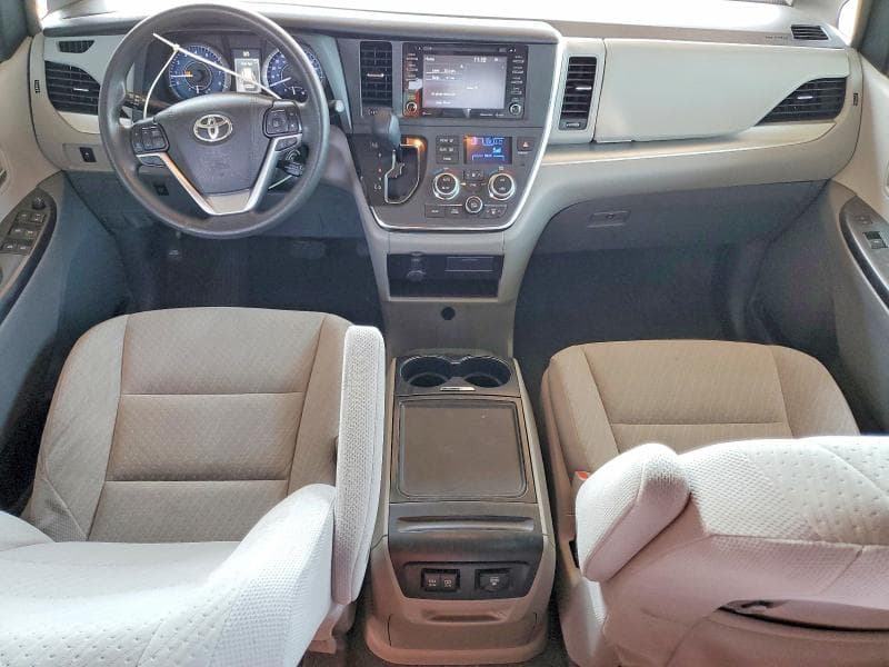 2019 TOYOTA SIENNA LE 8