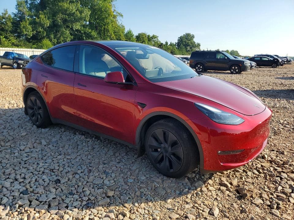 2025 TESLA MODEL Y 4
