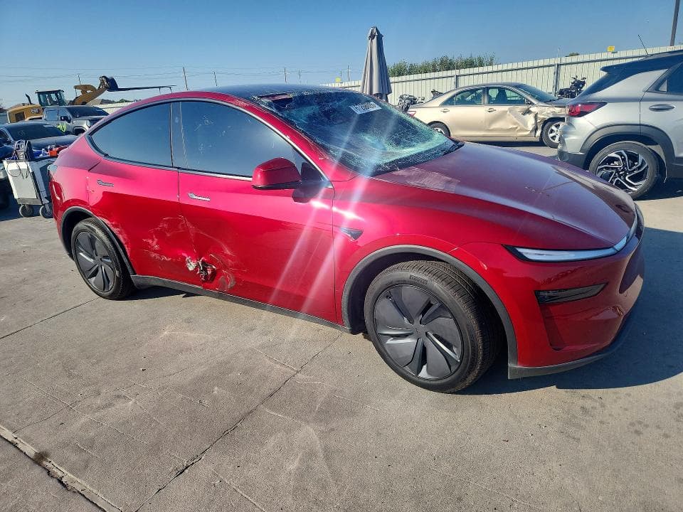 2026 TESLA MODEL Y 4