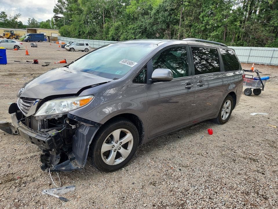 2017 TOYOTA SIENNA LE - 1