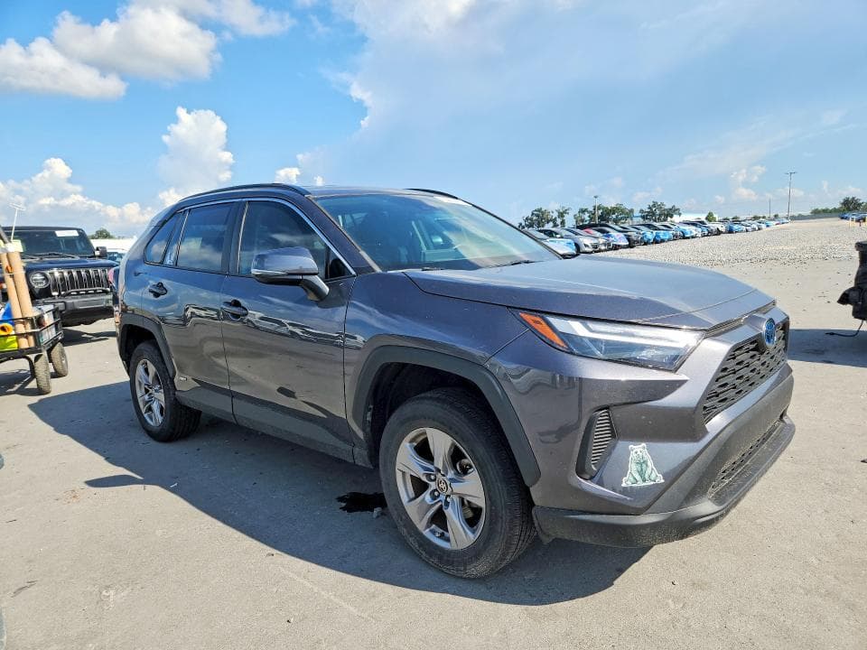 2022 TOYOTA RAV4 XLE 4
