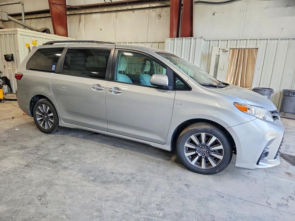 2020 TOYOTA SIENNA LE 4