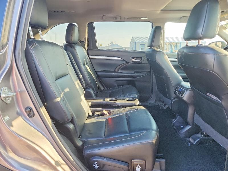 2017 TOYOTA HIGHLANDER XLE 11