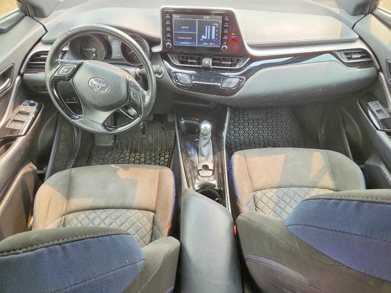 2021 TOYOTA C-HR LE 8