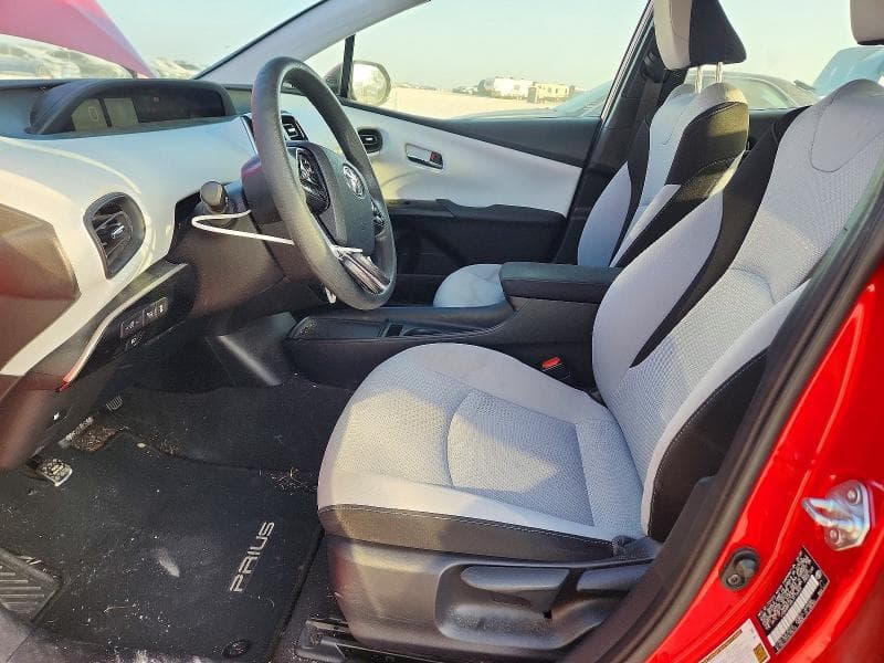 2020 TOYOTA PRIUS LE 7