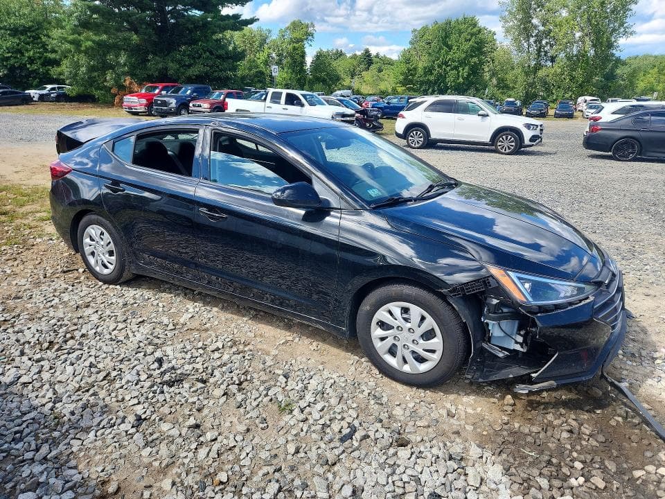 2019 HYUNDAI ELANTRA SE 4