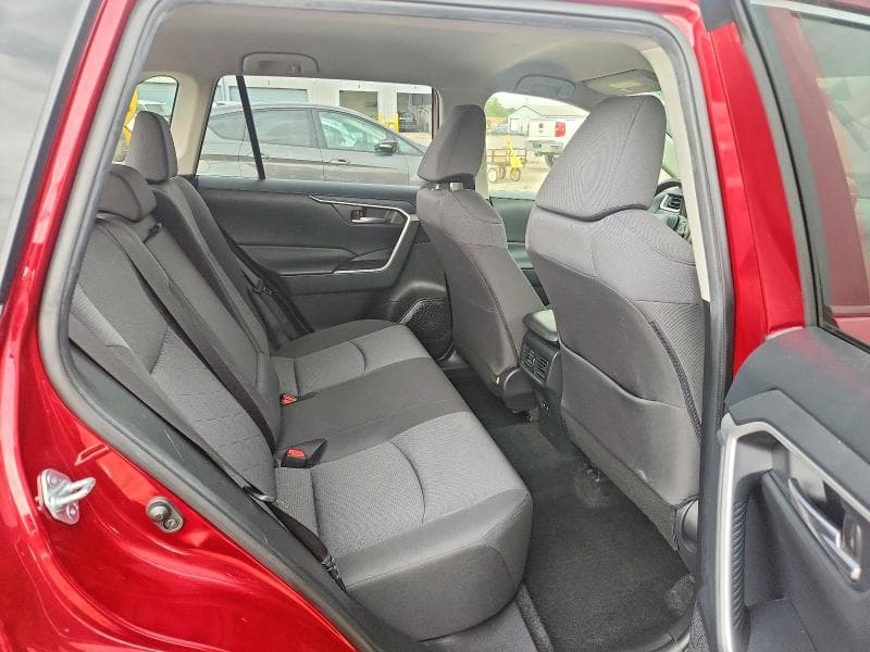 2020 TOYOTA RAV4 XLE 11