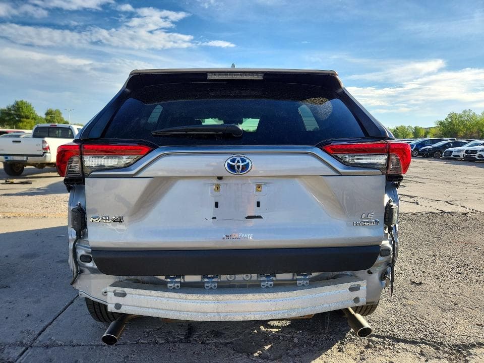 2020 TOYOTA RAV4 LE 6