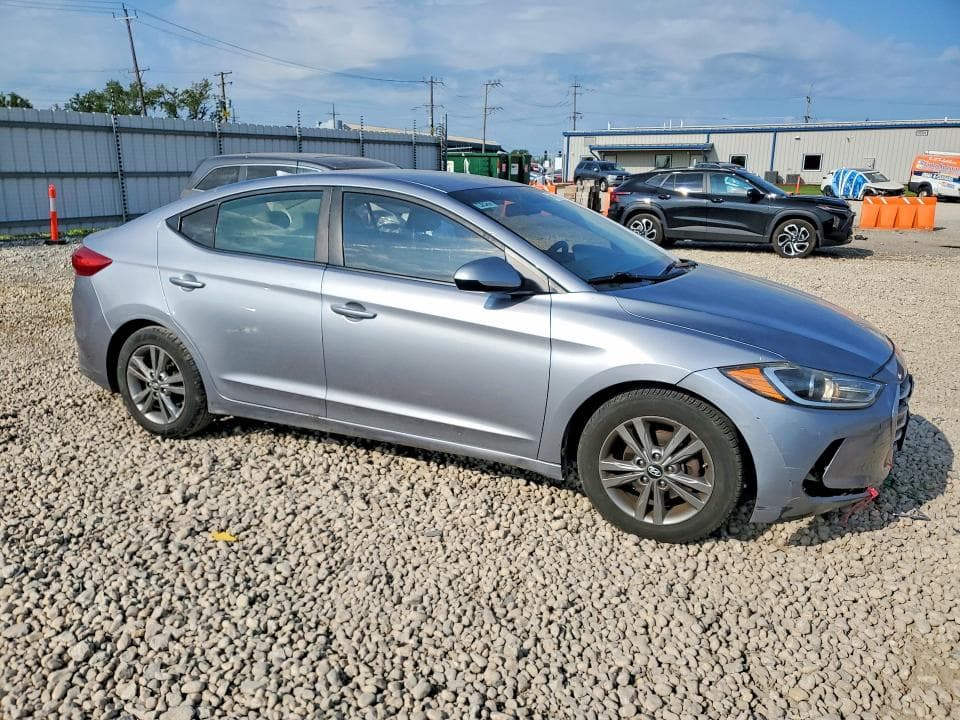 2017 HYUNDAI ELANTRA SE 4