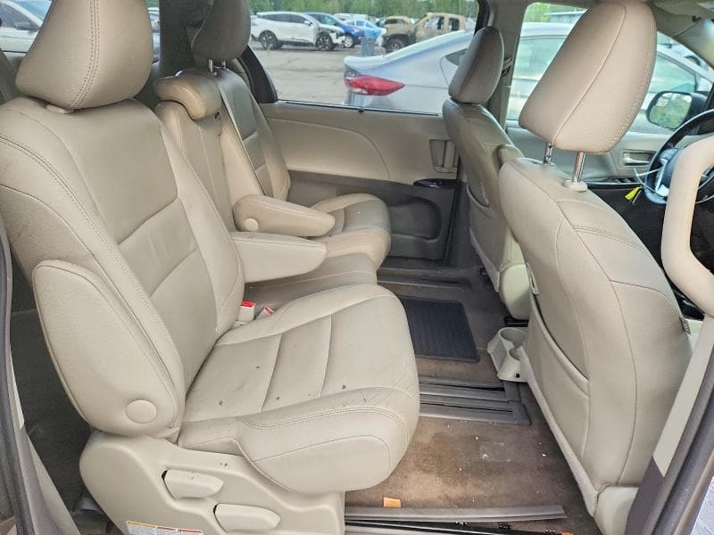 2017 TOYOTA SIENNA XLE 8-PASSENGER 10