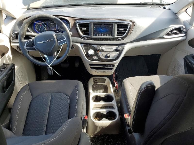 2020 CHRYSLER VOYAGER L 8