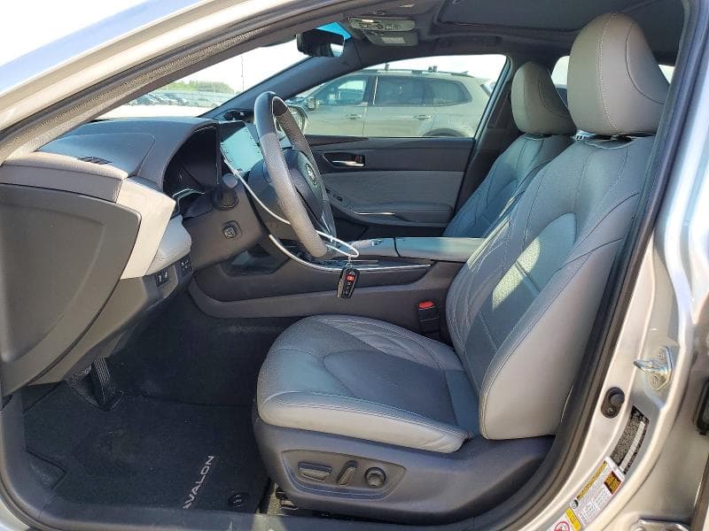 2019 TOYOTA AVALON LIMITED 7