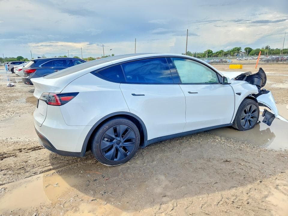 2024 TESLA MODEL Y 3