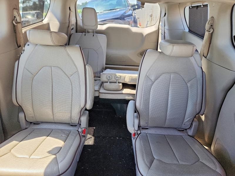 2017 CHRYSLER PACIFICA LIMITED 10