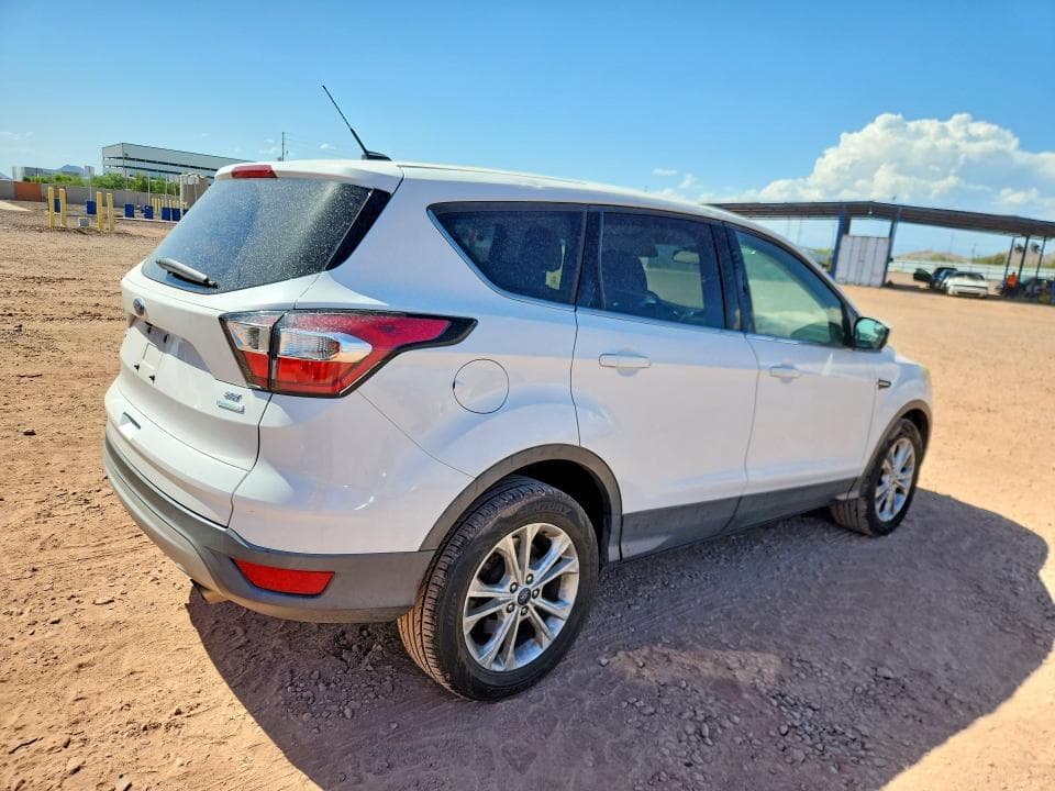 2017 FORD ESCAPE SE 3