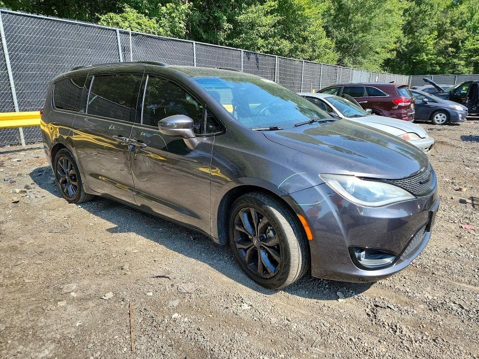 2019 CHRYSLER PACIFICA TOURING L 4