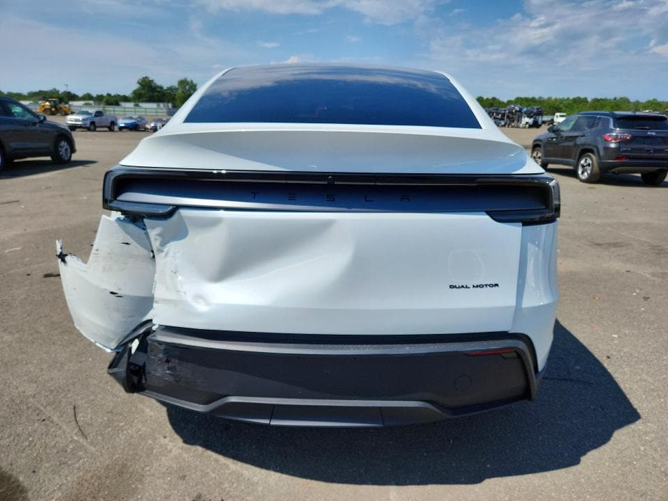 2026 TESLA MODEL Y 6