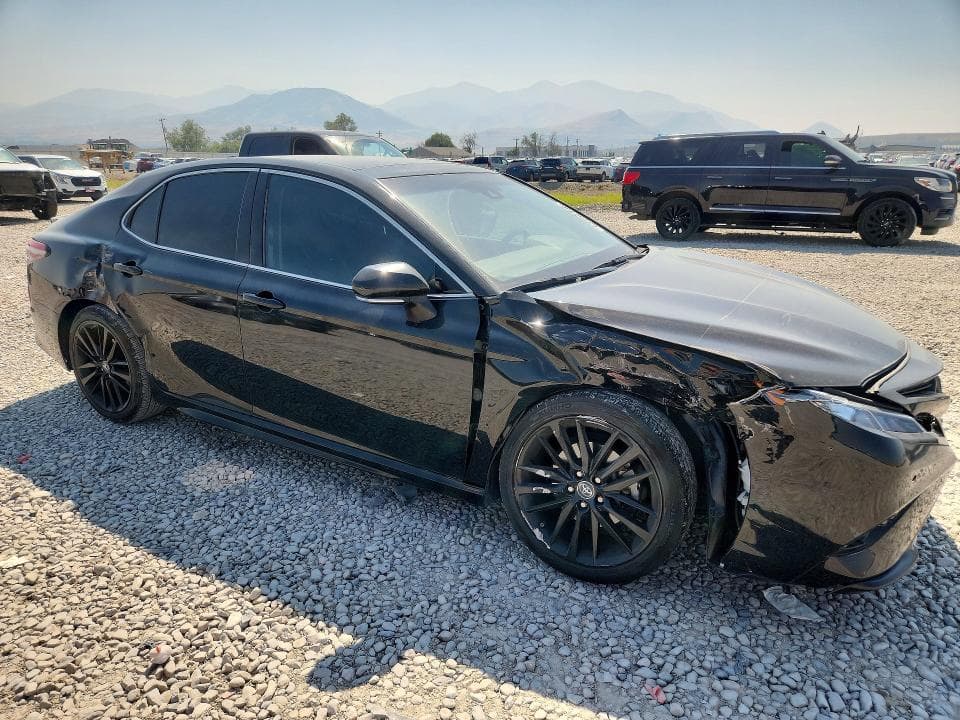 2018 TOYOTA CAMRY XSE 4