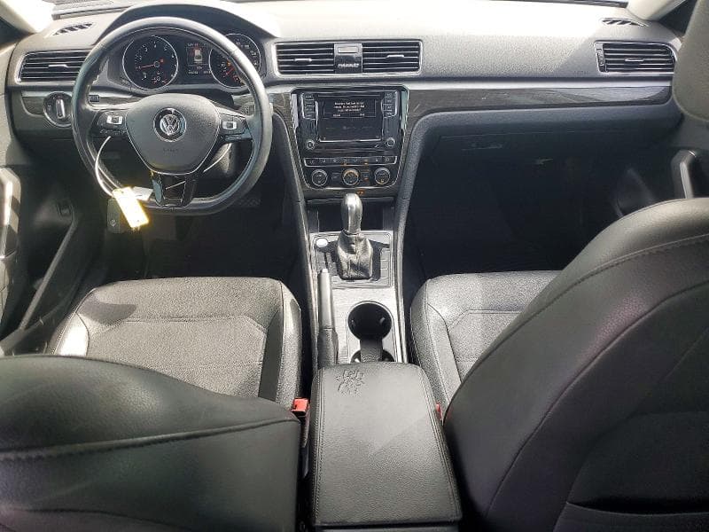 2018 VOLKSWAGEN PASSAT SE 8
