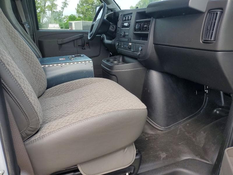 2025 GMC SAVANA CUTAWAY G3500 10