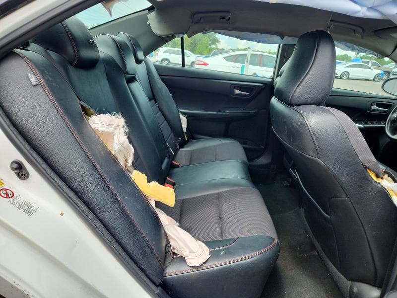 2017 TOYOTA CAMRY SE 10