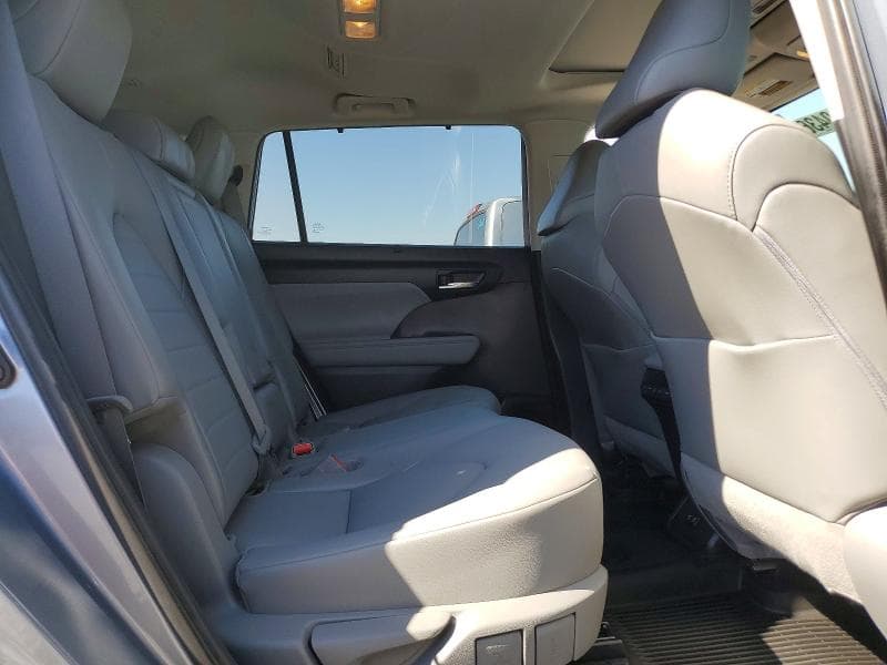 2021 TOYOTA HIGHLANDER HYBRID XLE 11
